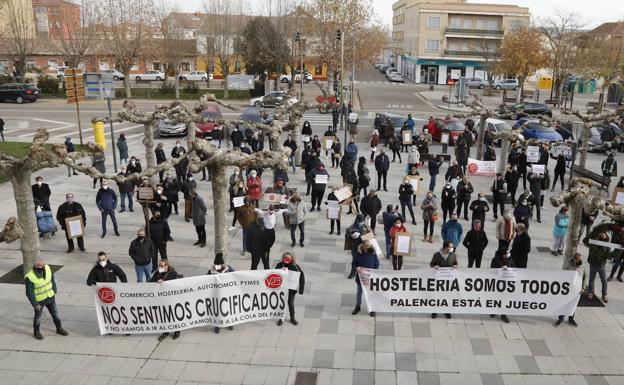 Concentración de hosteleros en Venta de Baños, Palencia. 