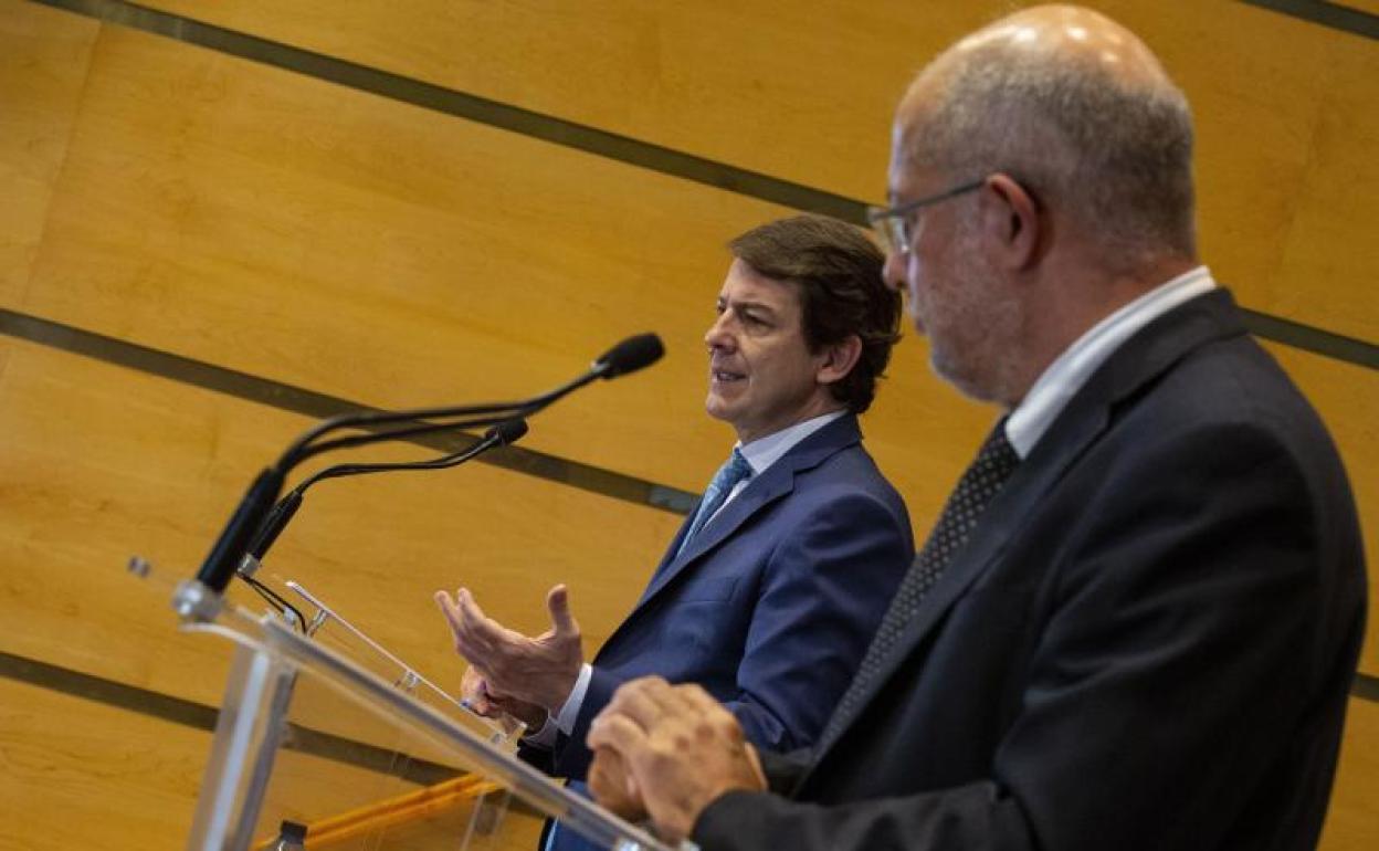 Alfonso Fernández Mañueco y Francisco Igea en una comparecencia informativa. 