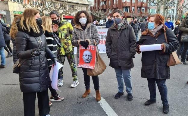 La hostelería se echa a la calle y denuncia su muerte y la de León: «Abrir en pérdidas es inviable»