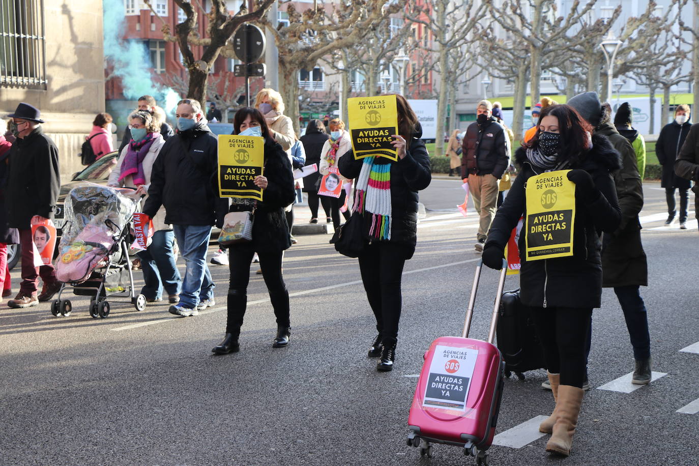 Los hosteleros de León salen a la calle para denunciar «la muerte del sector» y de la propia provincia de León. La hostelería reclama medidas de apoyo urgente para superar una situación crítica. 