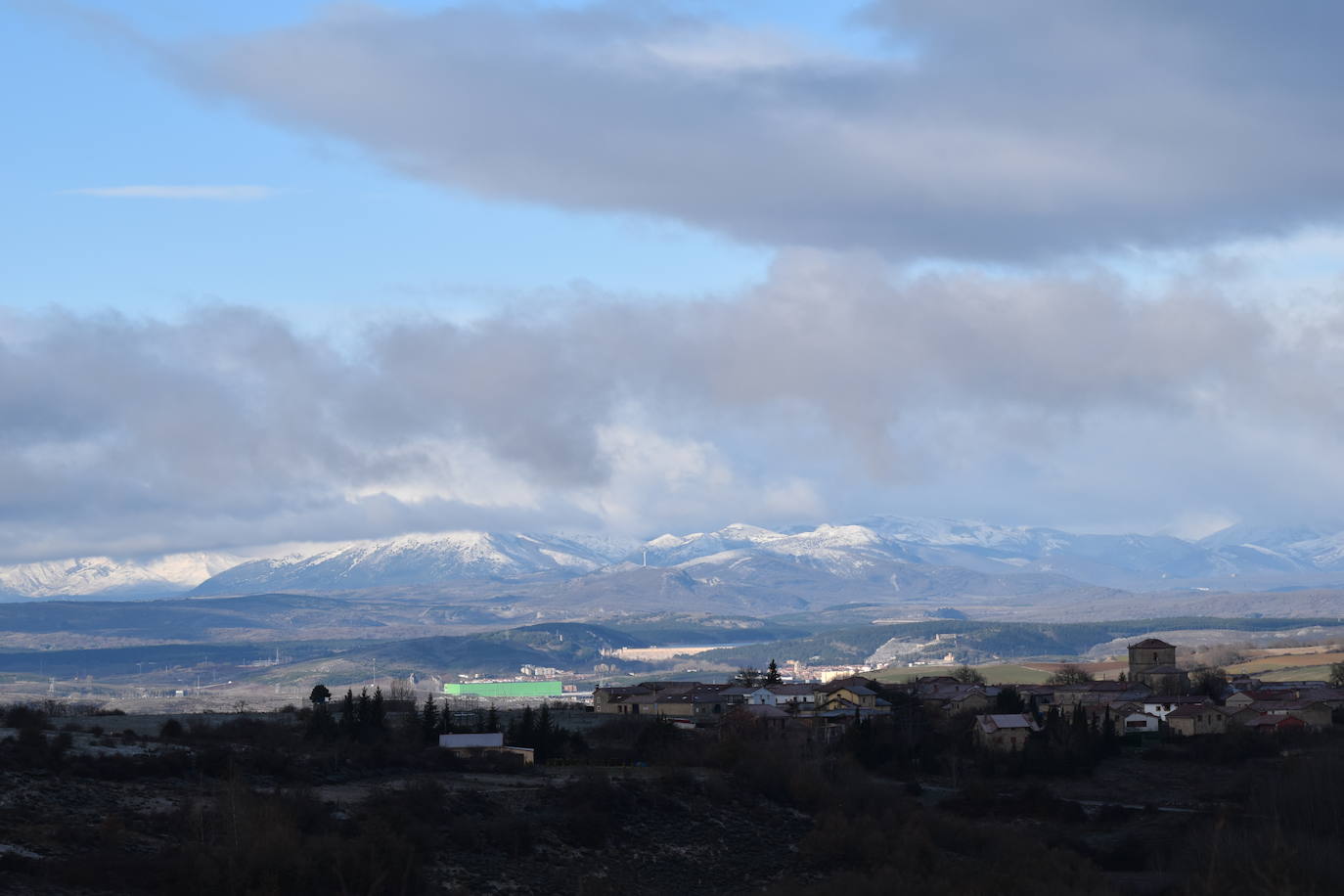 La borrasca Dora provoca las primeras nevadas en la zona norte de Palencia.