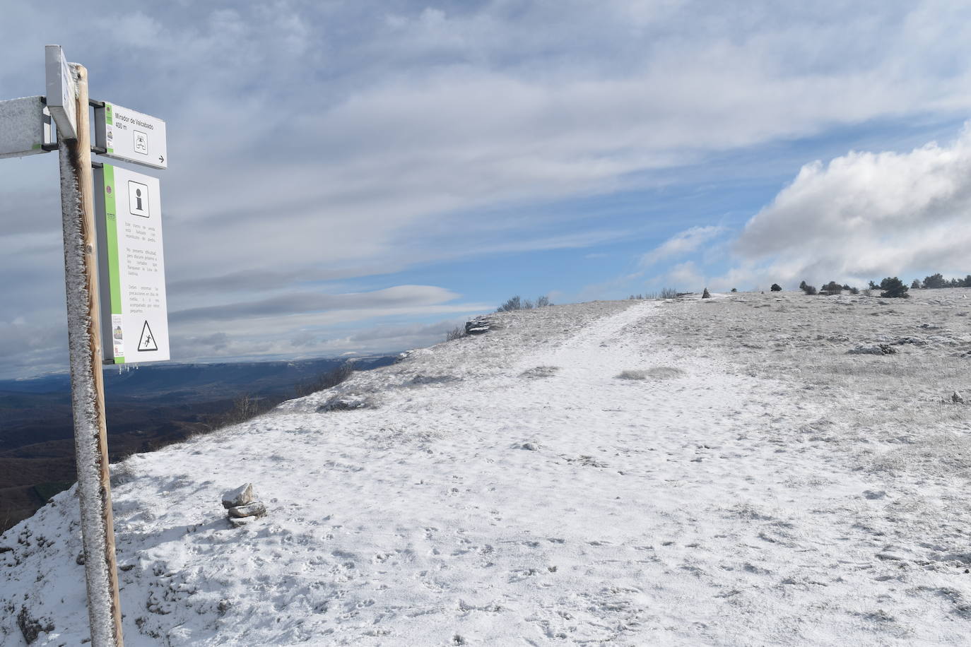 La borrasca Dora provoca las primeras nevadas en la zona norte de Palencia.