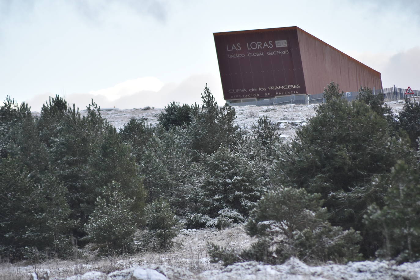 La borrasca Dora provoca las primeras nevadas en la zona norte de Palencia.