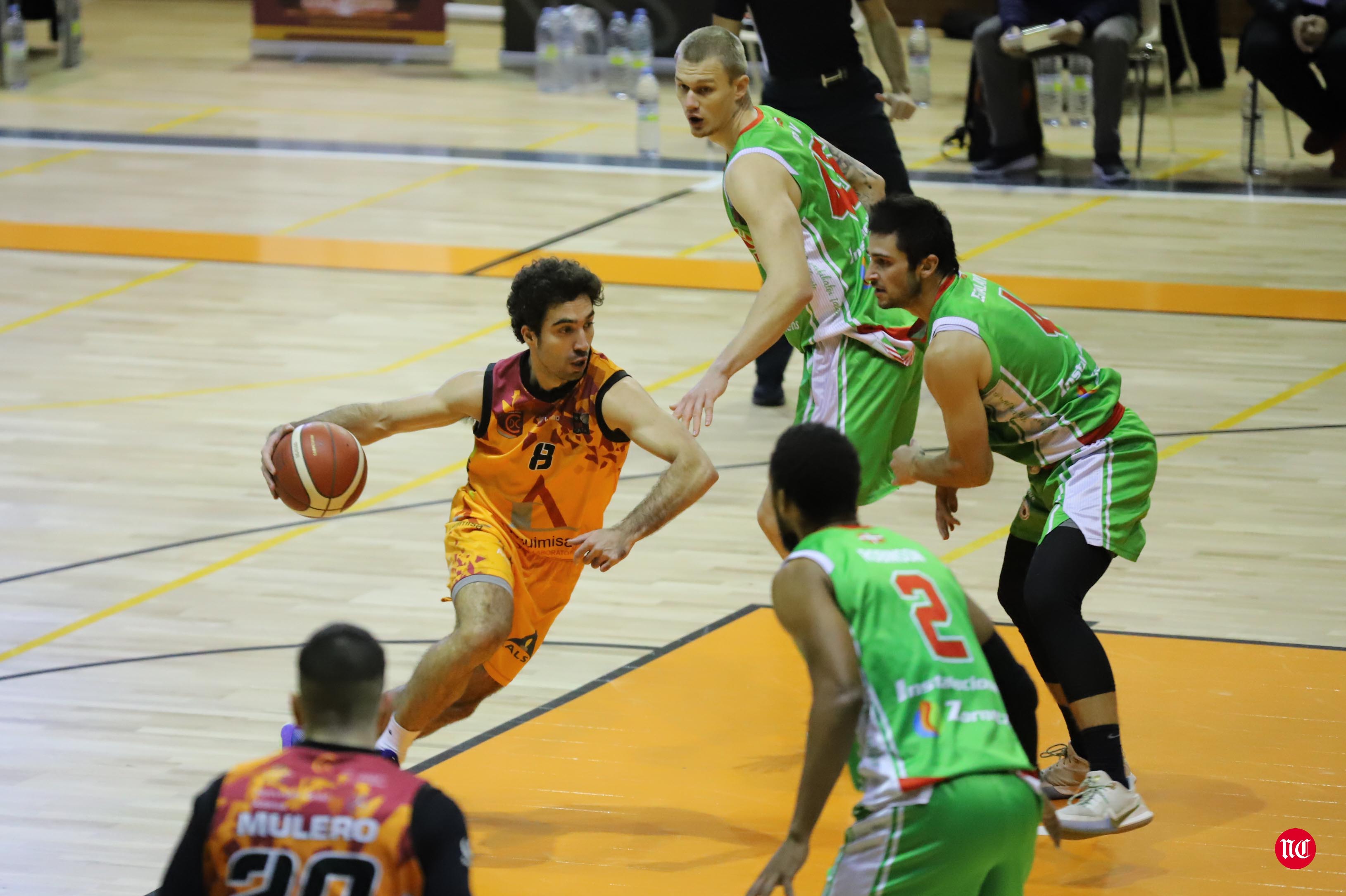 Fotos: El Zornotza pone fin a la imbatibilidad del Aquimisa Carbajosa en casa (75-87)