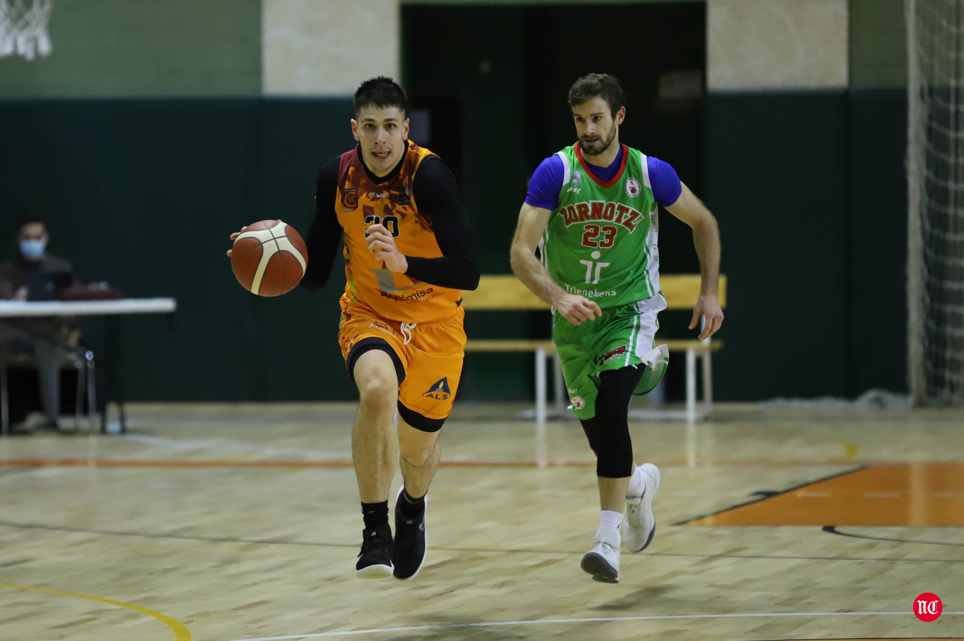 Fotos: El Zornotza pone fin a la imbatibilidad del Aquimisa Carbajosa en casa (75-87)