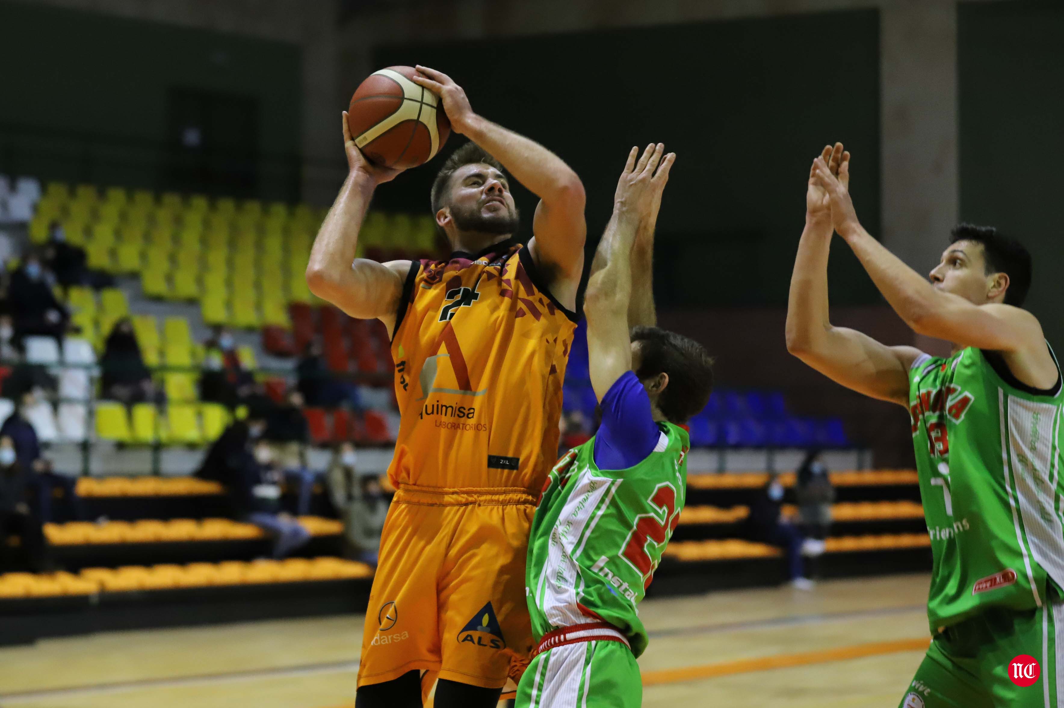 Fotos: El Zornotza pone fin a la imbatibilidad del Aquimisa Carbajosa en casa (75-87)