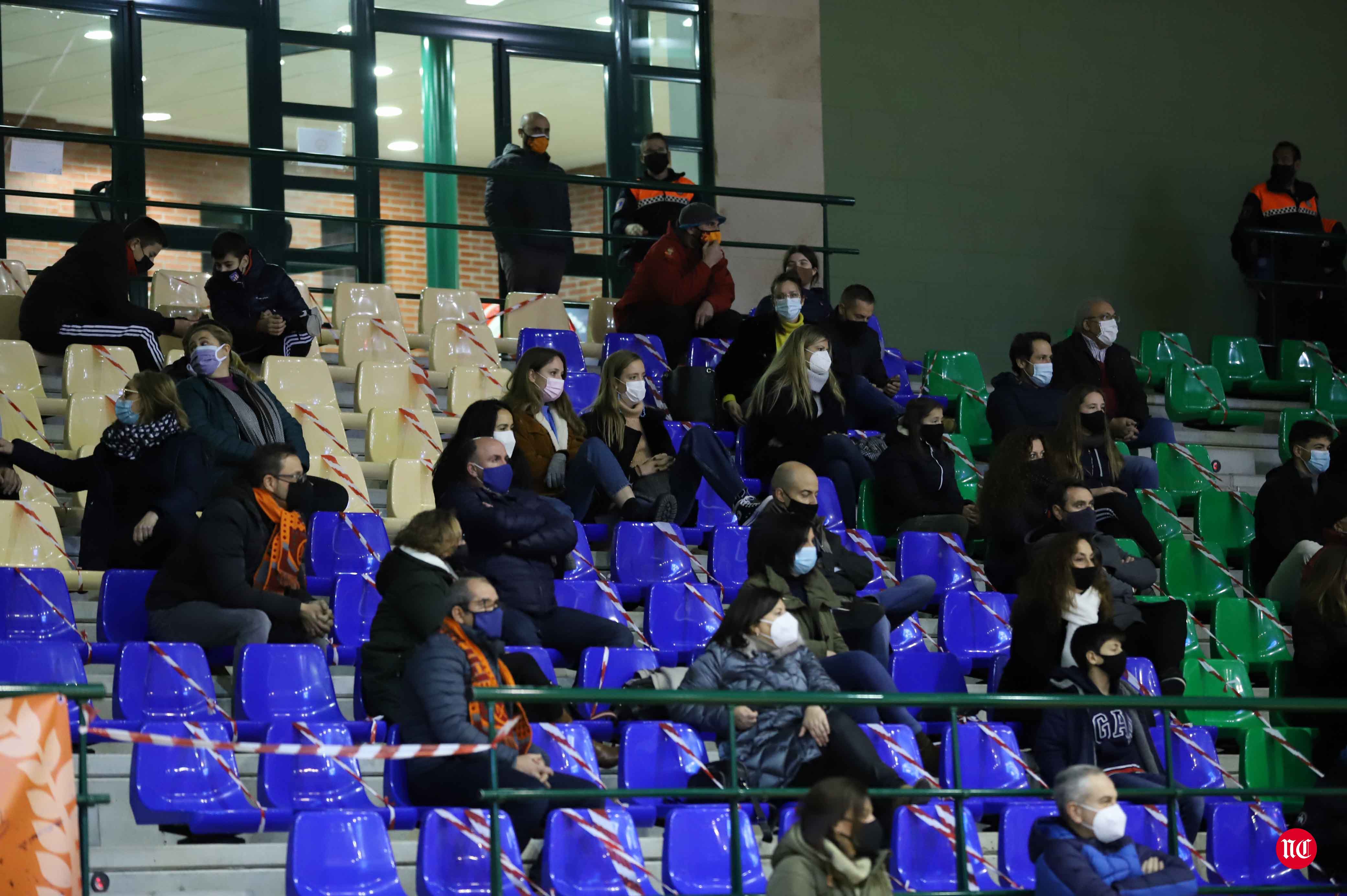 Fotos: El Zornotza pone fin a la imbatibilidad del Aquimisa Carbajosa en casa (75-87)