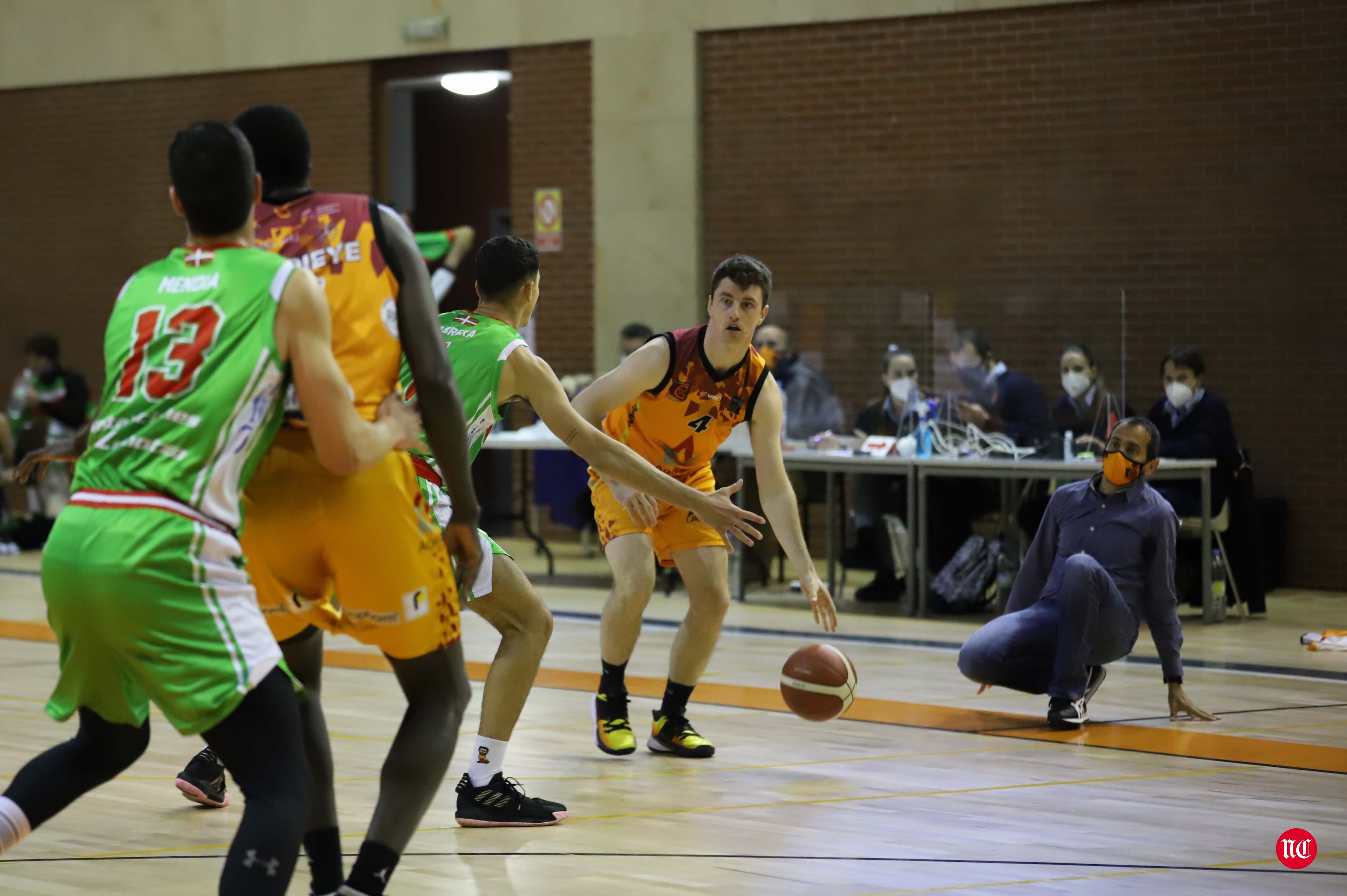 Fotos: El Zornotza pone fin a la imbatibilidad del Aquimisa Carbajosa en casa (75-87)