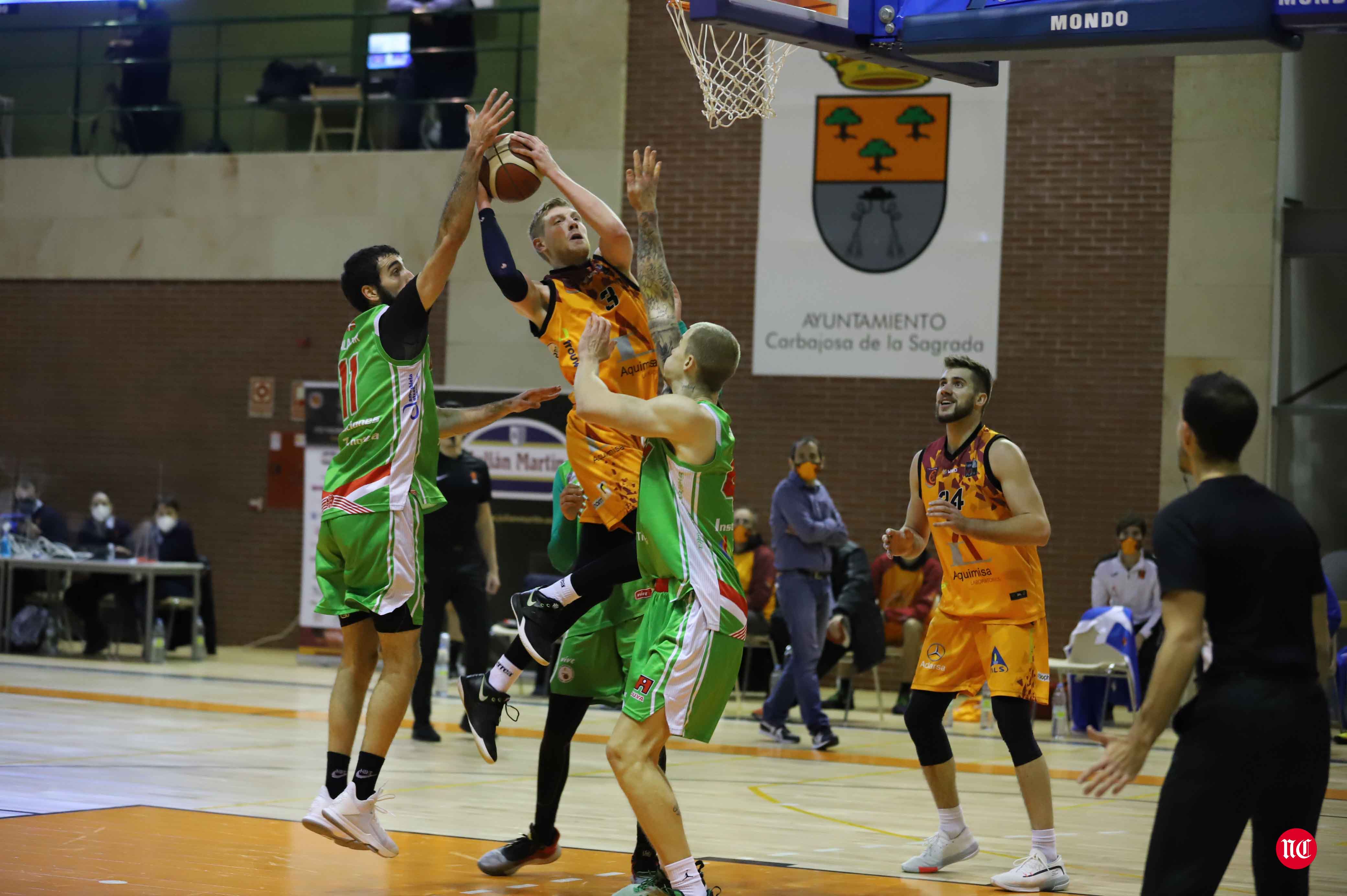 Fotos: El Zornotza pone fin a la imbatibilidad del Aquimisa Carbajosa en casa (75-87)