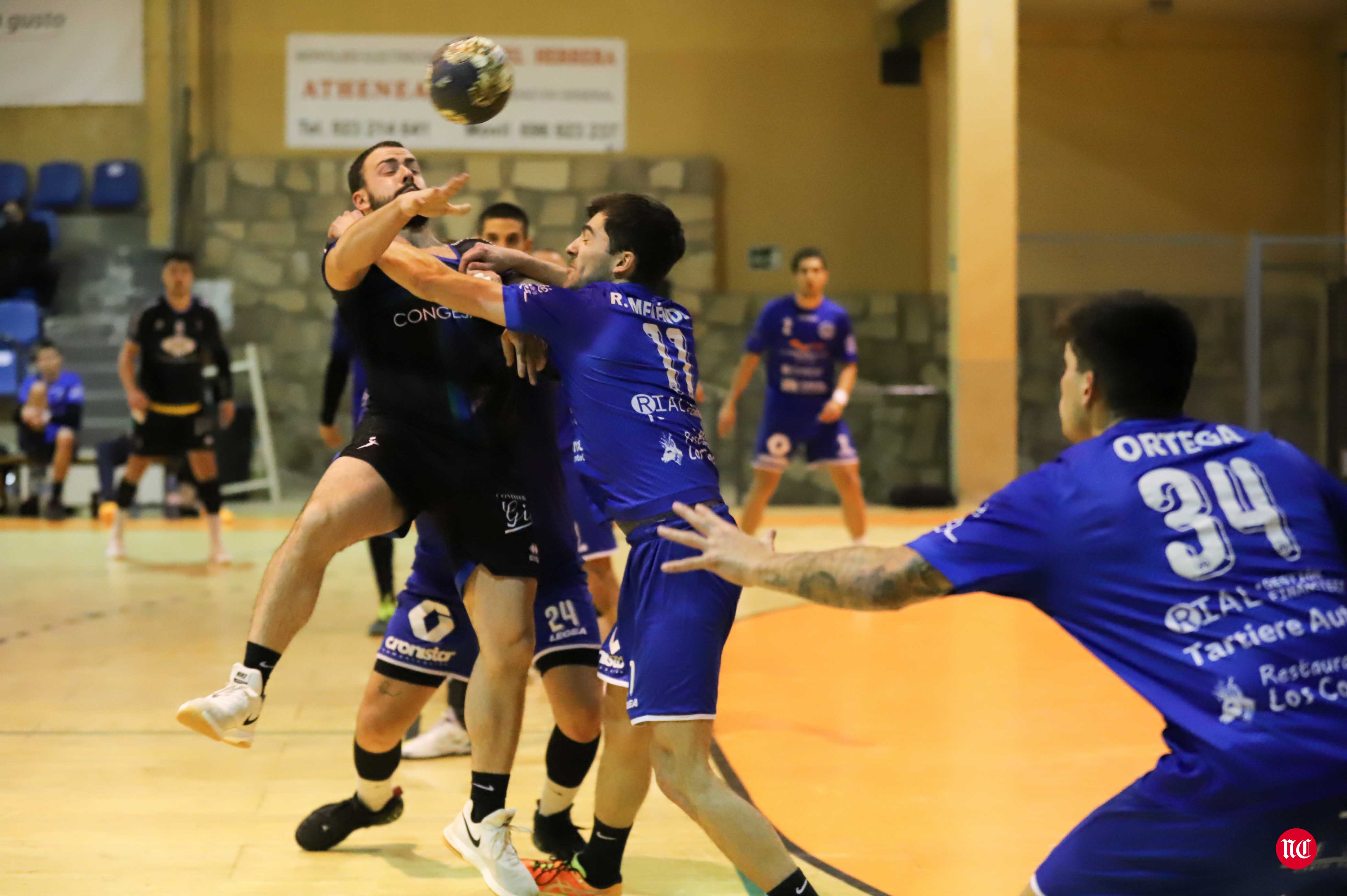 Fotos: BM Salamanca 13 - 22 BM Oviedo