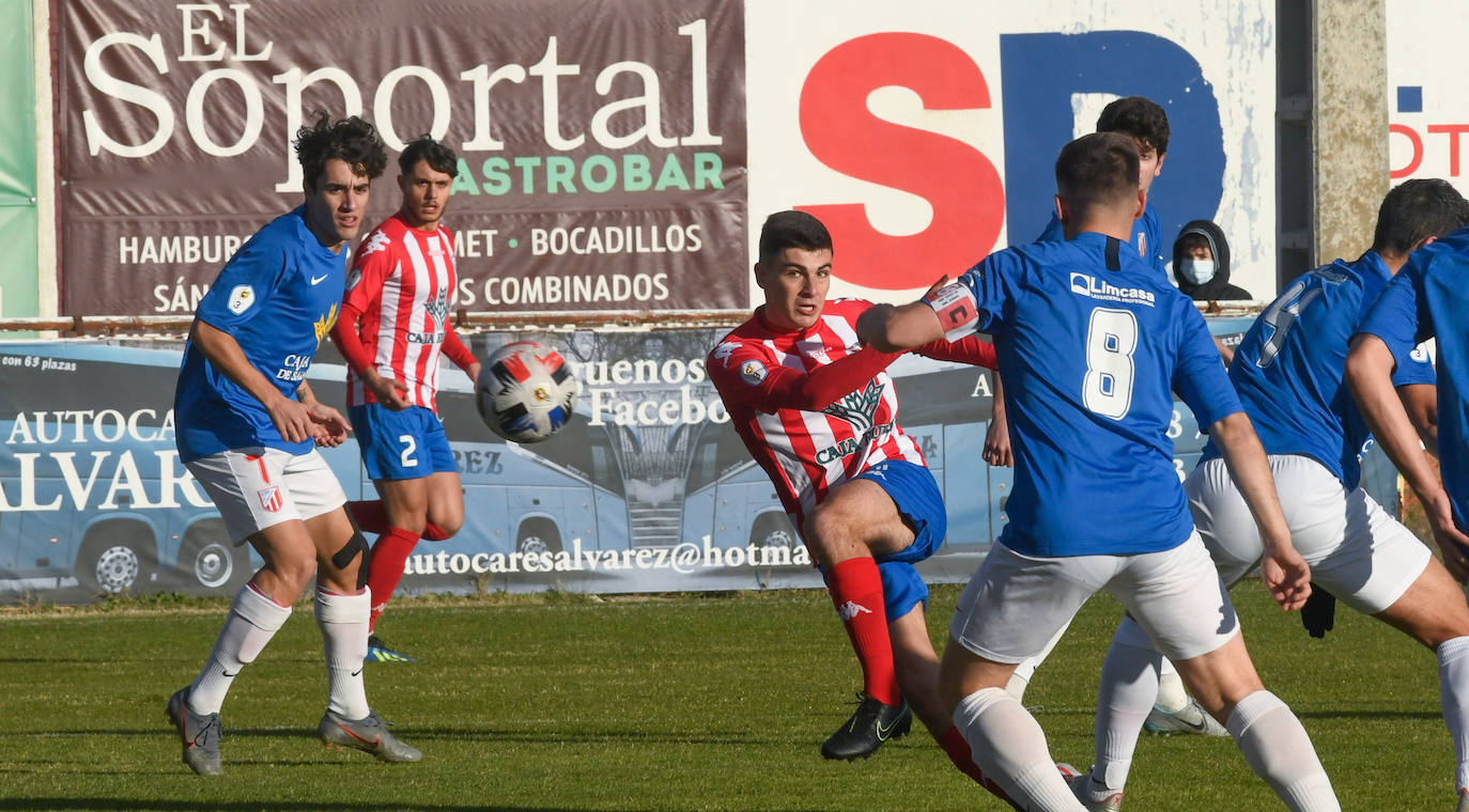 Una imagen del partido entre vallisoletanos y salmantinos. 