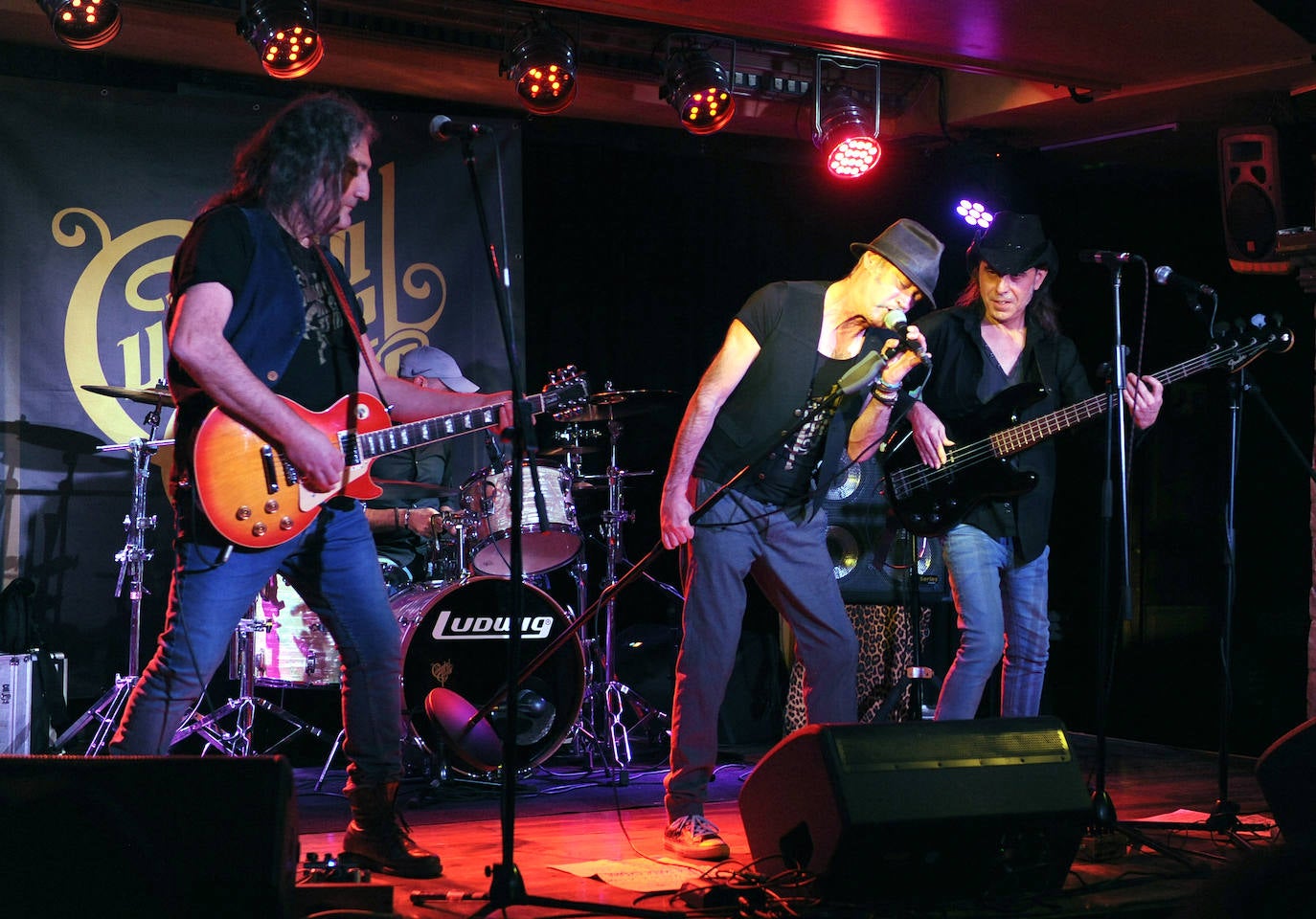 Fotos: Concierto de Cuidado con el perro en la Sala Porta Caeli