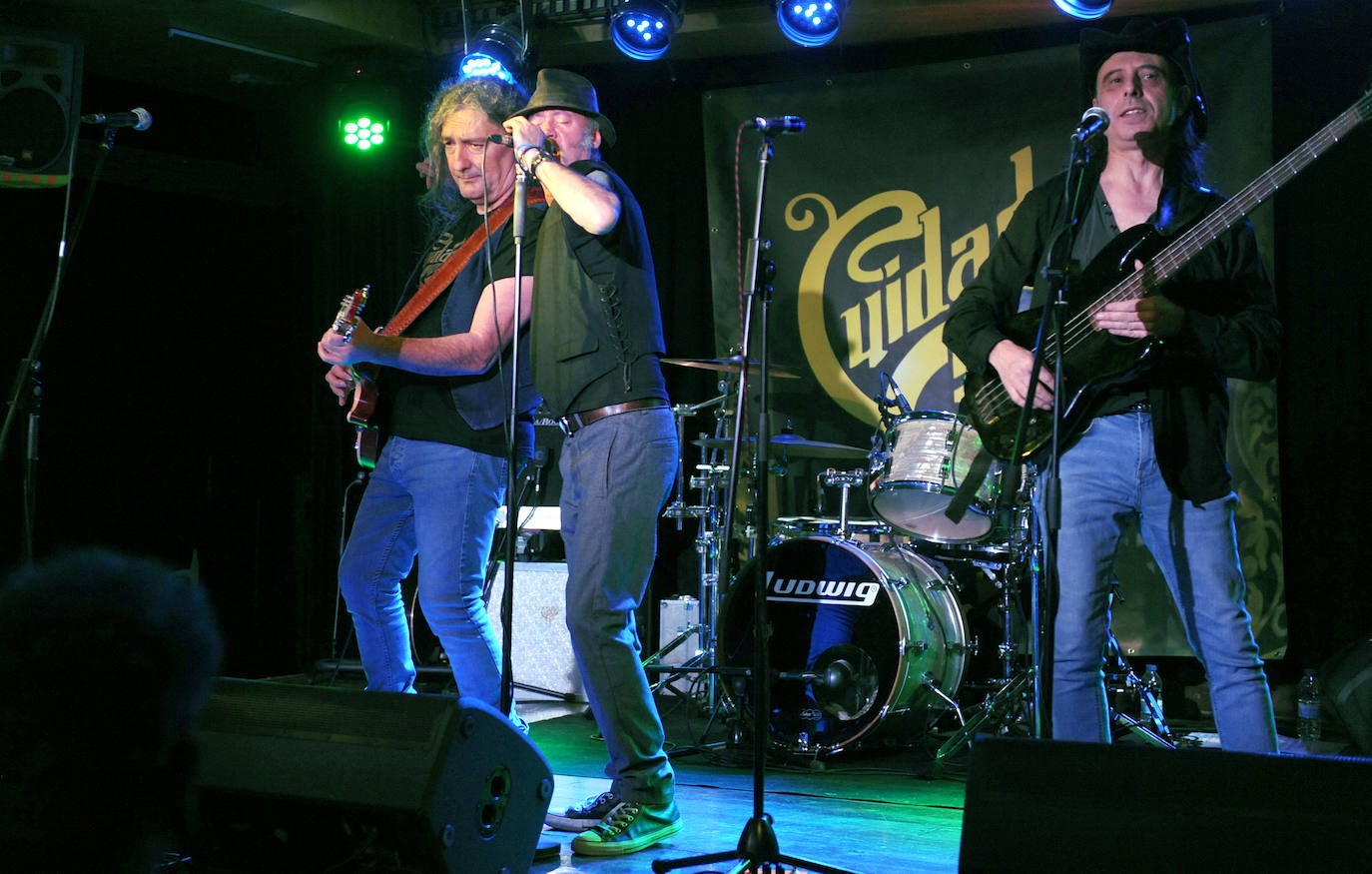 Fotos: Concierto de Cuidado con el perro en la Sala Porta Caeli