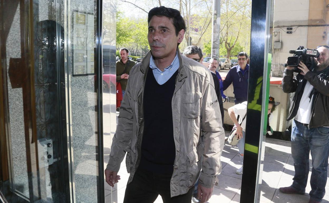 Lino Rodriguez, antes de la reunion de la Junta Directiva de Asaja en la que fue cesado como presidente provincial de Asaja en 2014.