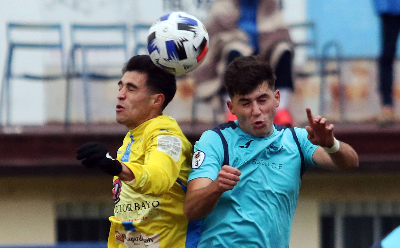 Partido de la tercera división entre el CD La Granja y la Arandina 