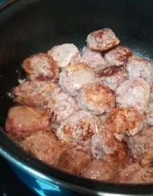 Imagen secundaria 2 - Recetario Degusta: Albóndigas con salsa de tomate para disfrutar mojando pan