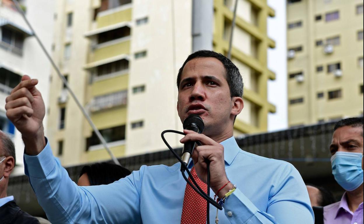 Juan Guaidó se dirige a sus partidarios tras conocer los resultados de las elecciones.