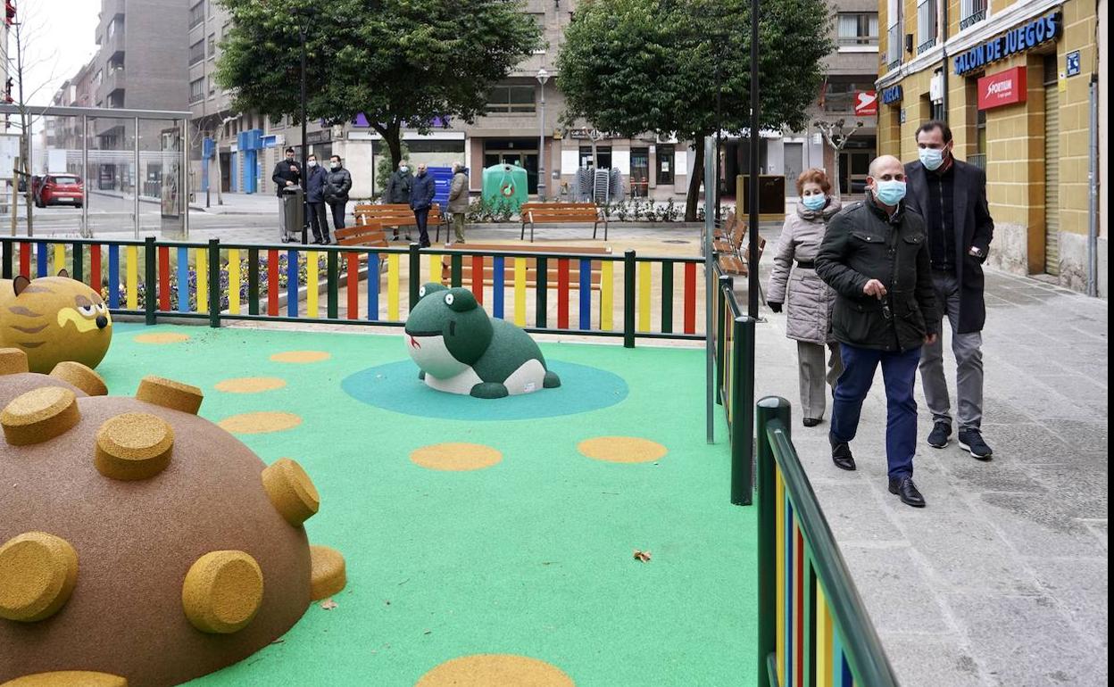 Visita de Puente a la plaza del Caño Argales. 