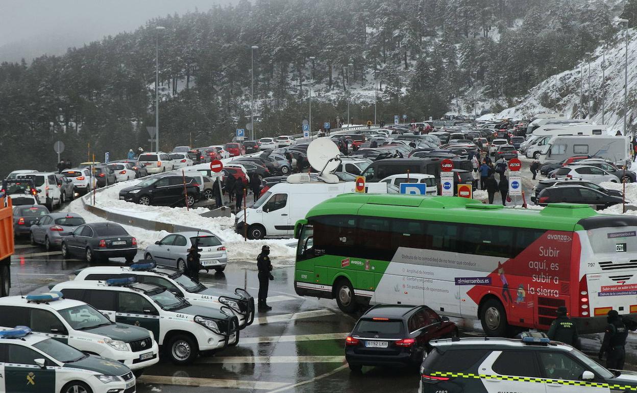 Aparcamiento de Navacerrada, el pasado lunes. 