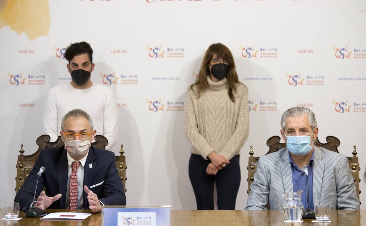 El rector Ricardo Rivero y el doctor Ángel Luis Montejo explicaron los objetivos del proyecto. 