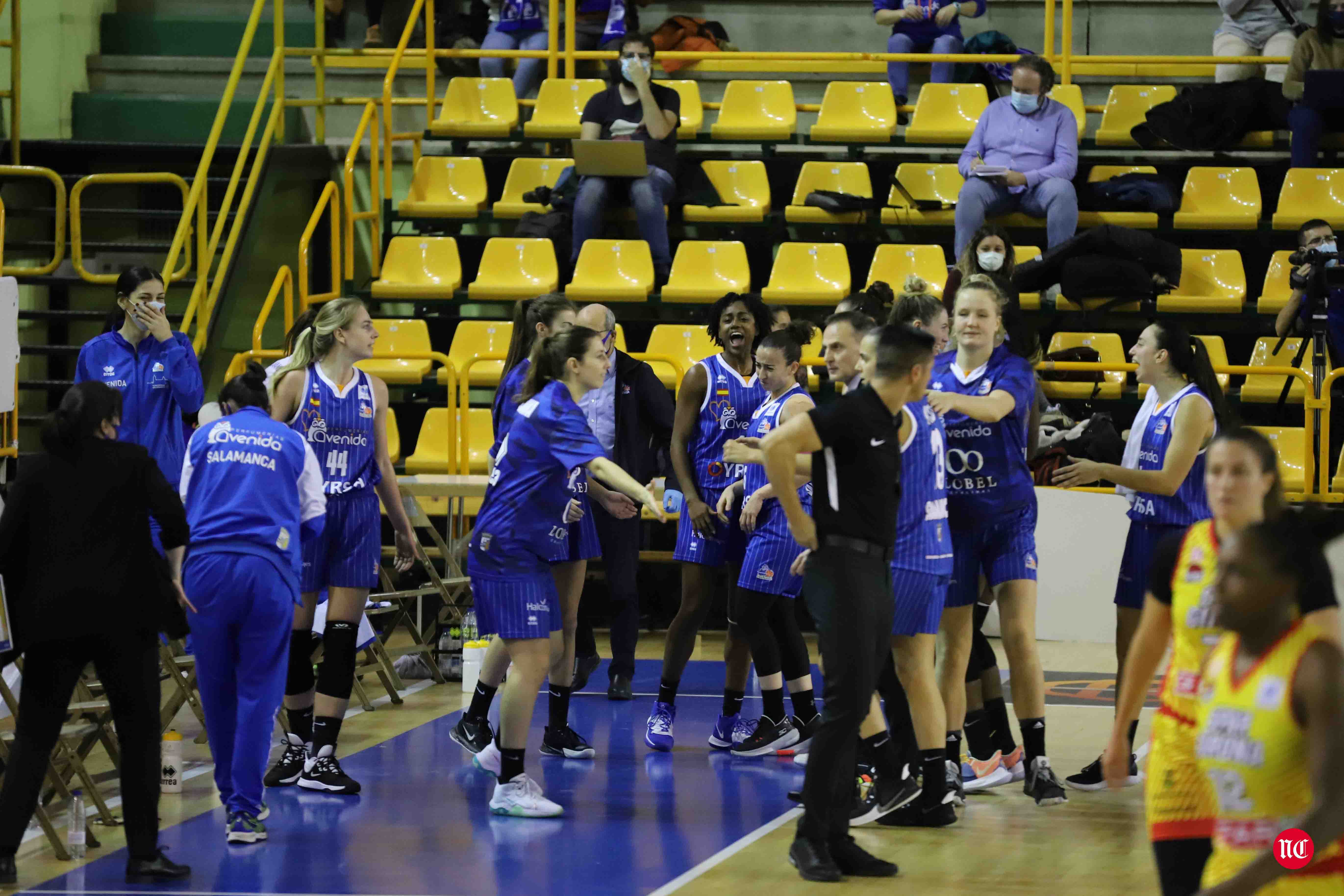 Fotos: El CB Avenida hace pequeño al Girona