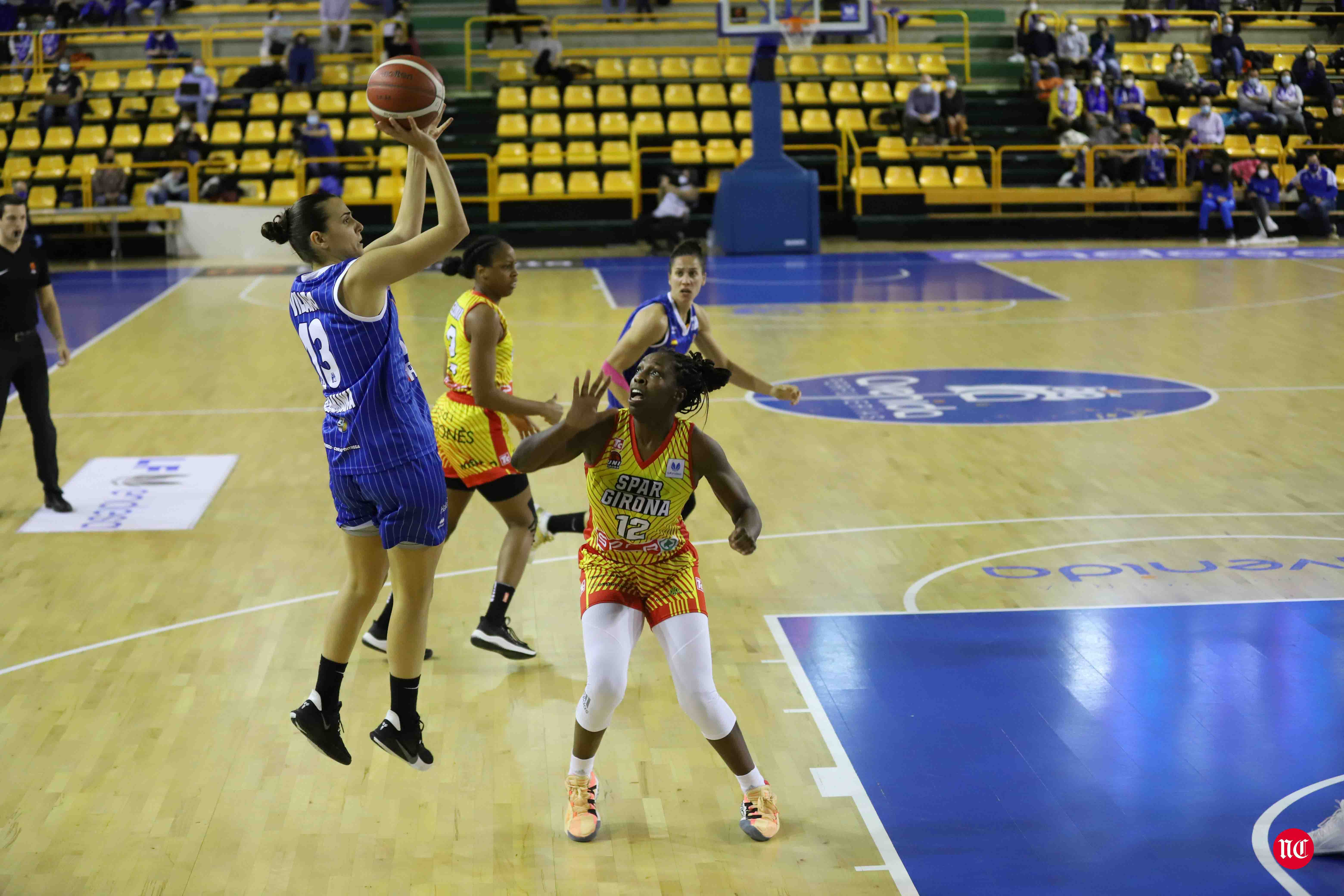 Fotos: El CB Avenida hace pequeño al Girona