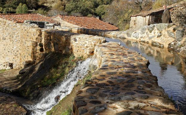 Buscan a una mujer de 66 años tras caer al río Corneja en Ávila