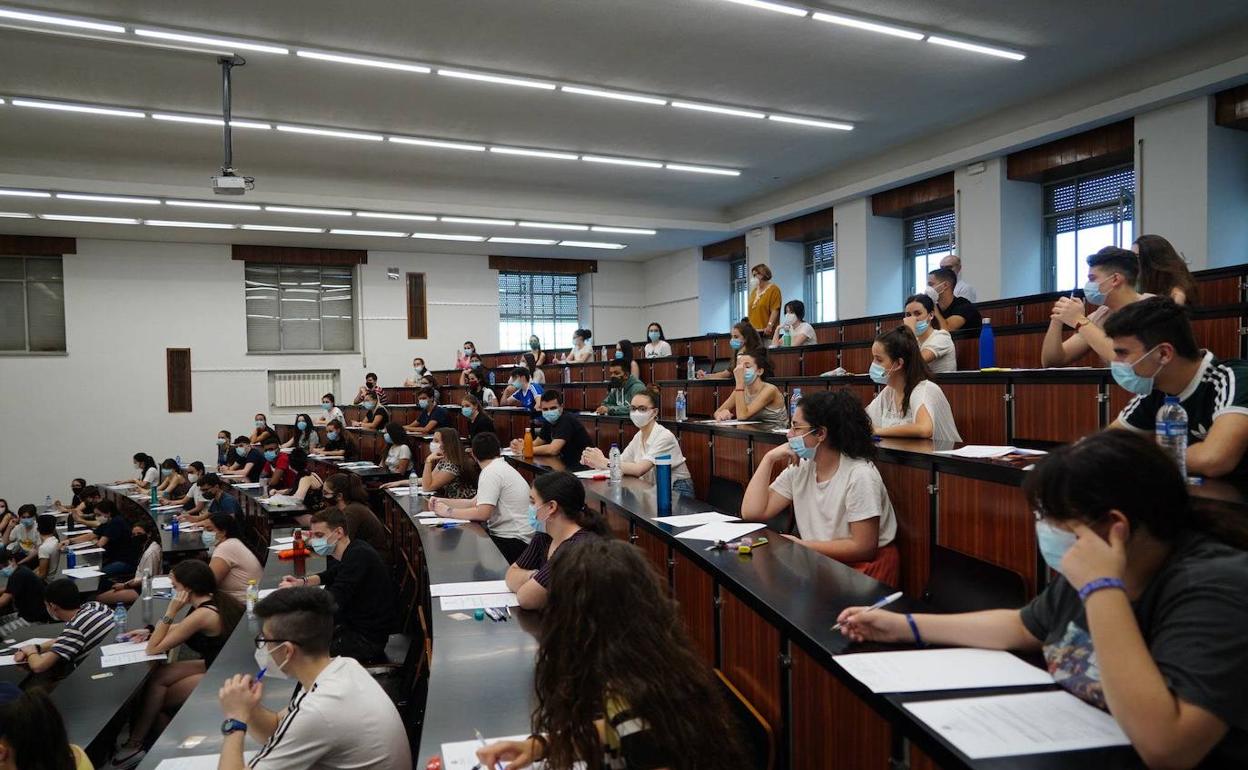 Exámanes de la EBAU para los nuevos estudiantes universitarios el pasado mes de julio en la USAL.