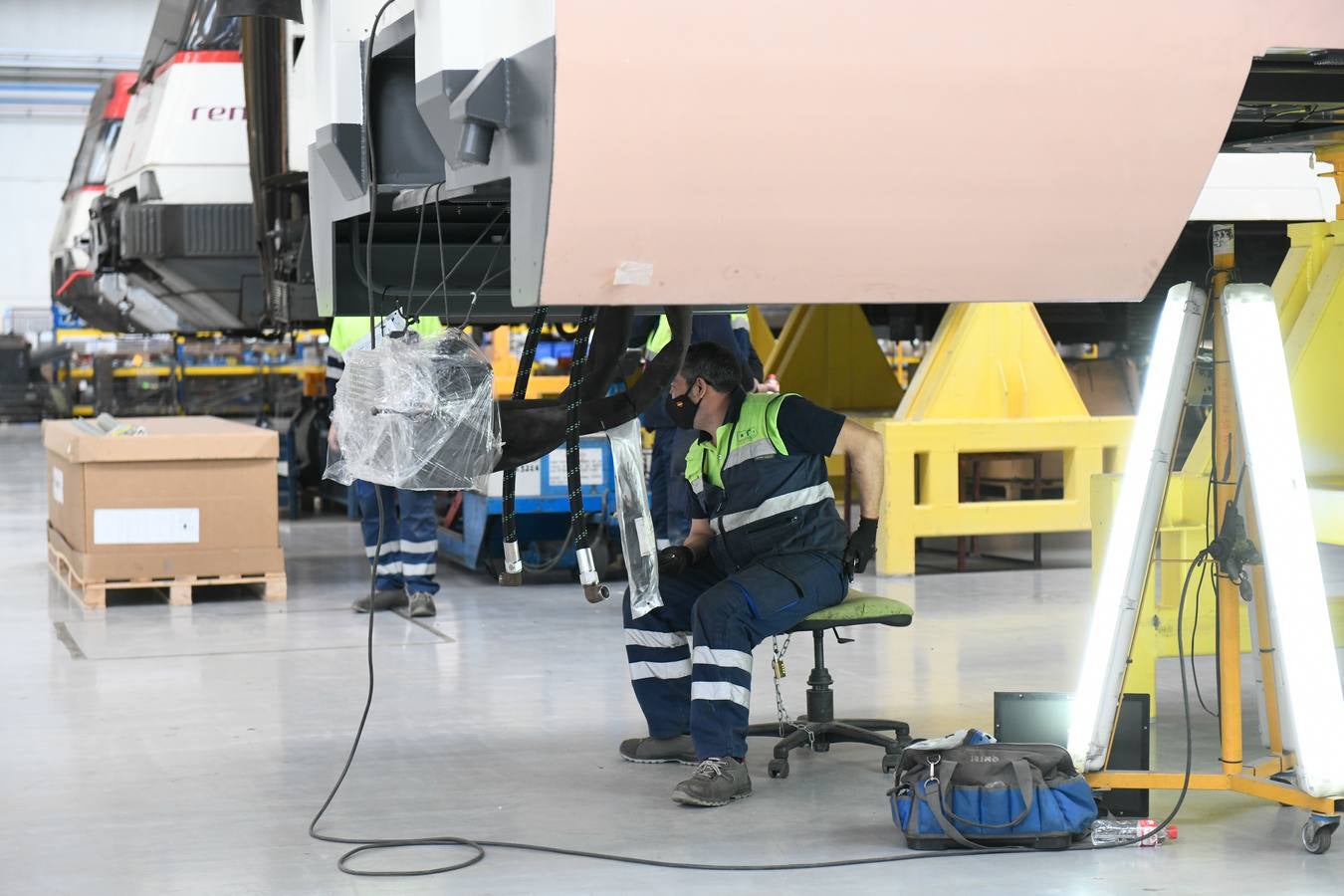 Fotos: El ministro José Luis Ábalos visita los talleres de Renfe del Páramo de San Isidro en Valladolid