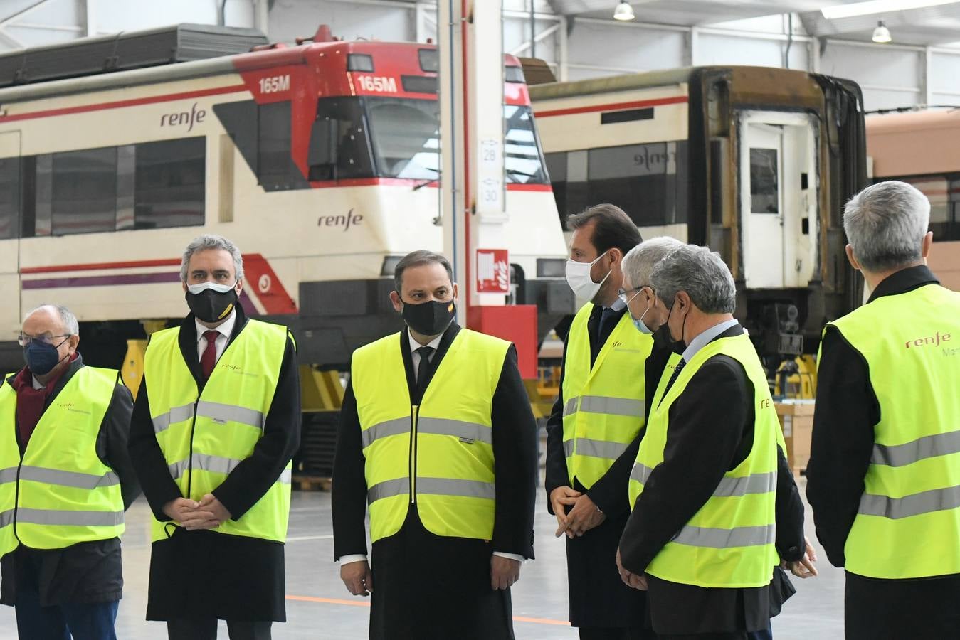 Fotos: El ministro José Luis Ábalos visita los talleres de Renfe del Páramo de San Isidro en Valladolid