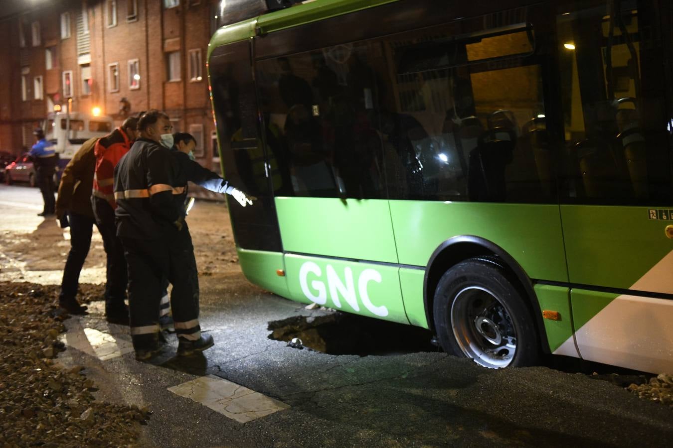 Fotos: El reventón de una tubería inunda el túnel de Vadillos de Valladolid