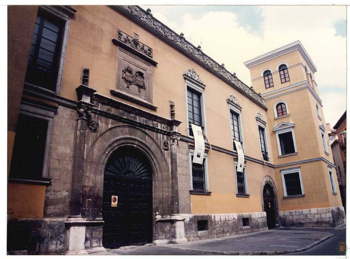 Fachada del Palacio Arzobispal de Valladolid en 1996.