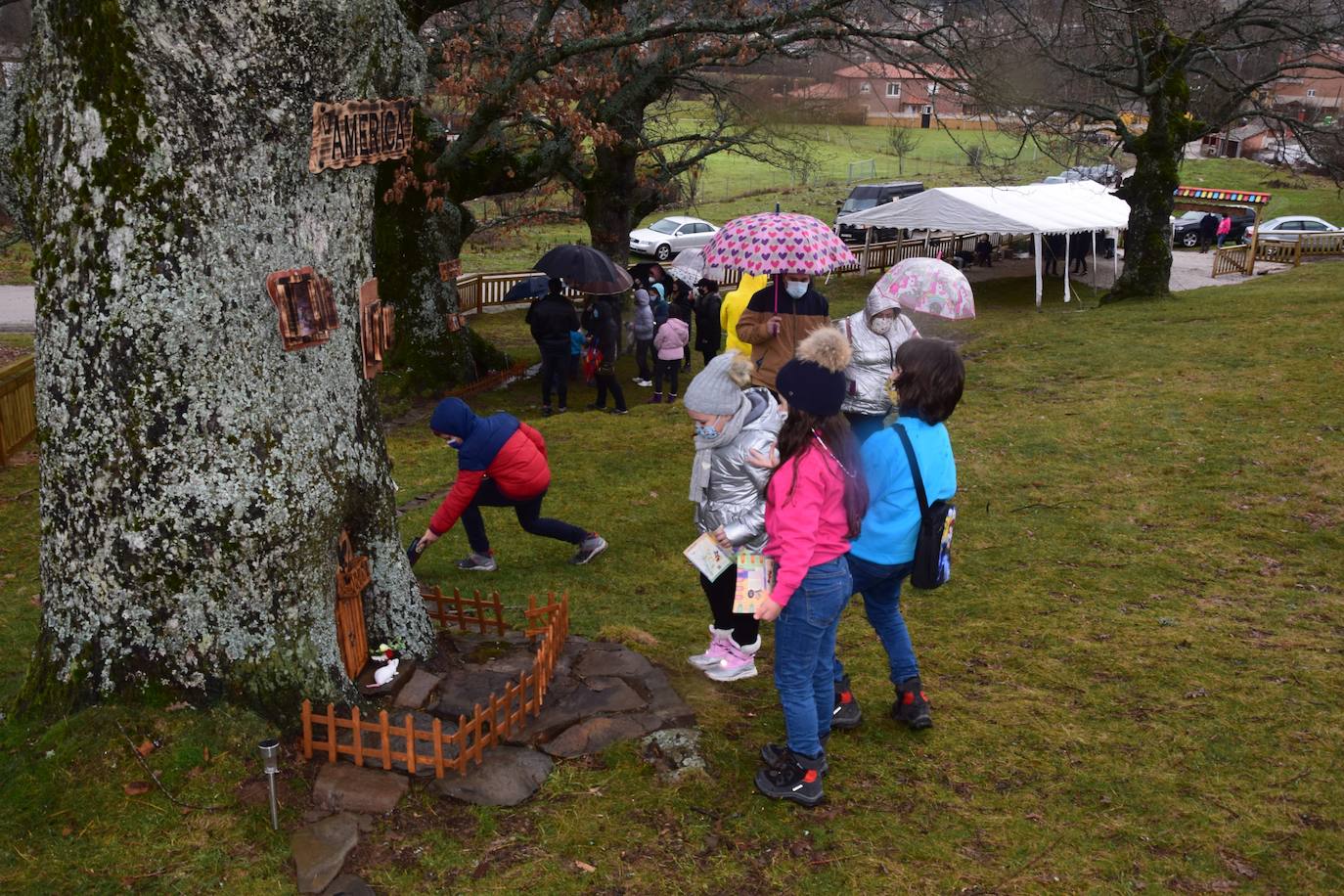 Jornada inaugural de las visitas a la casa del Ratoncito Pérez en Velilla del Río Carrión.