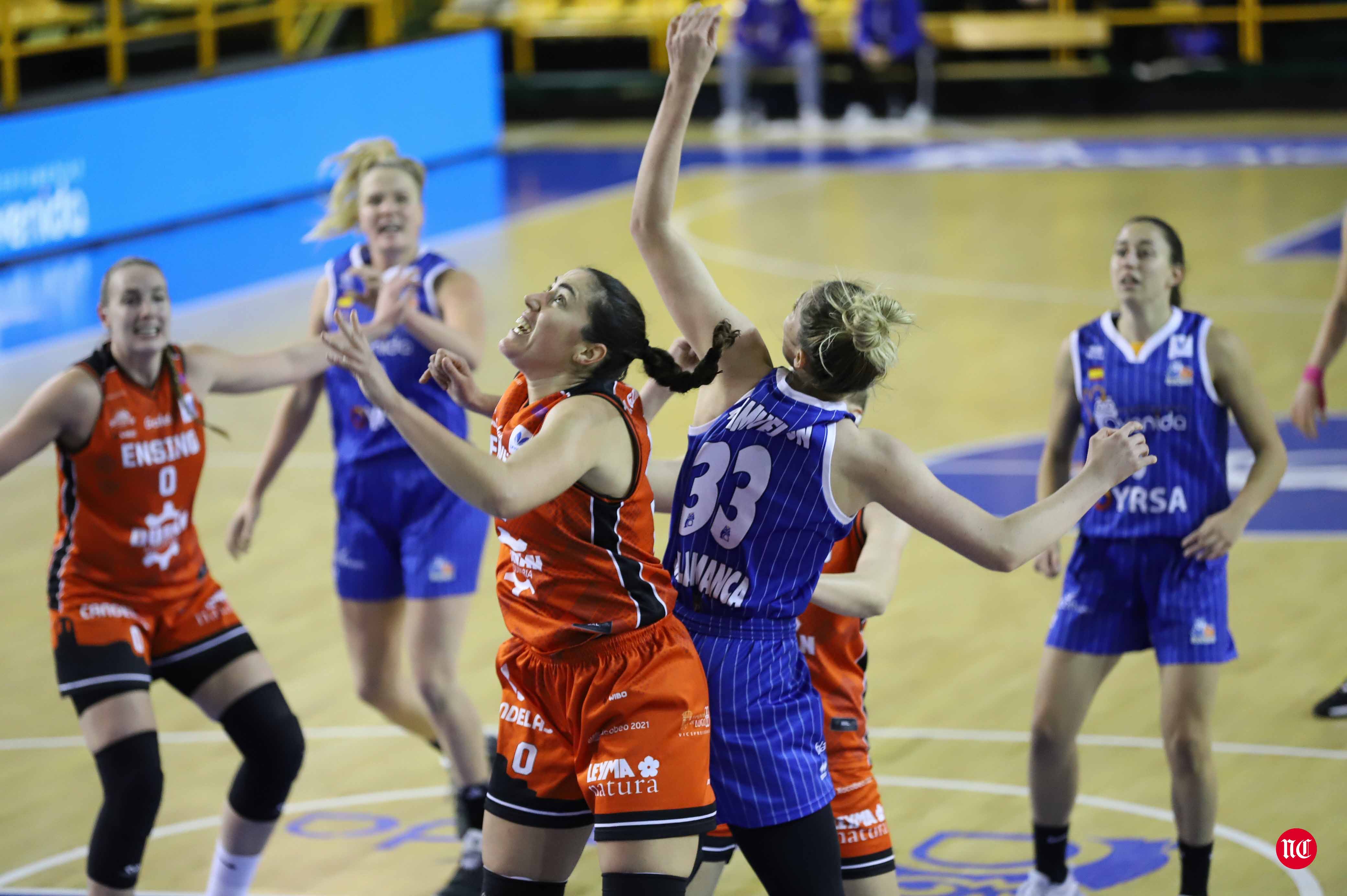 Fotos: Avasallador inicio de la segunda vuelta para el CB Avenida (80-45)