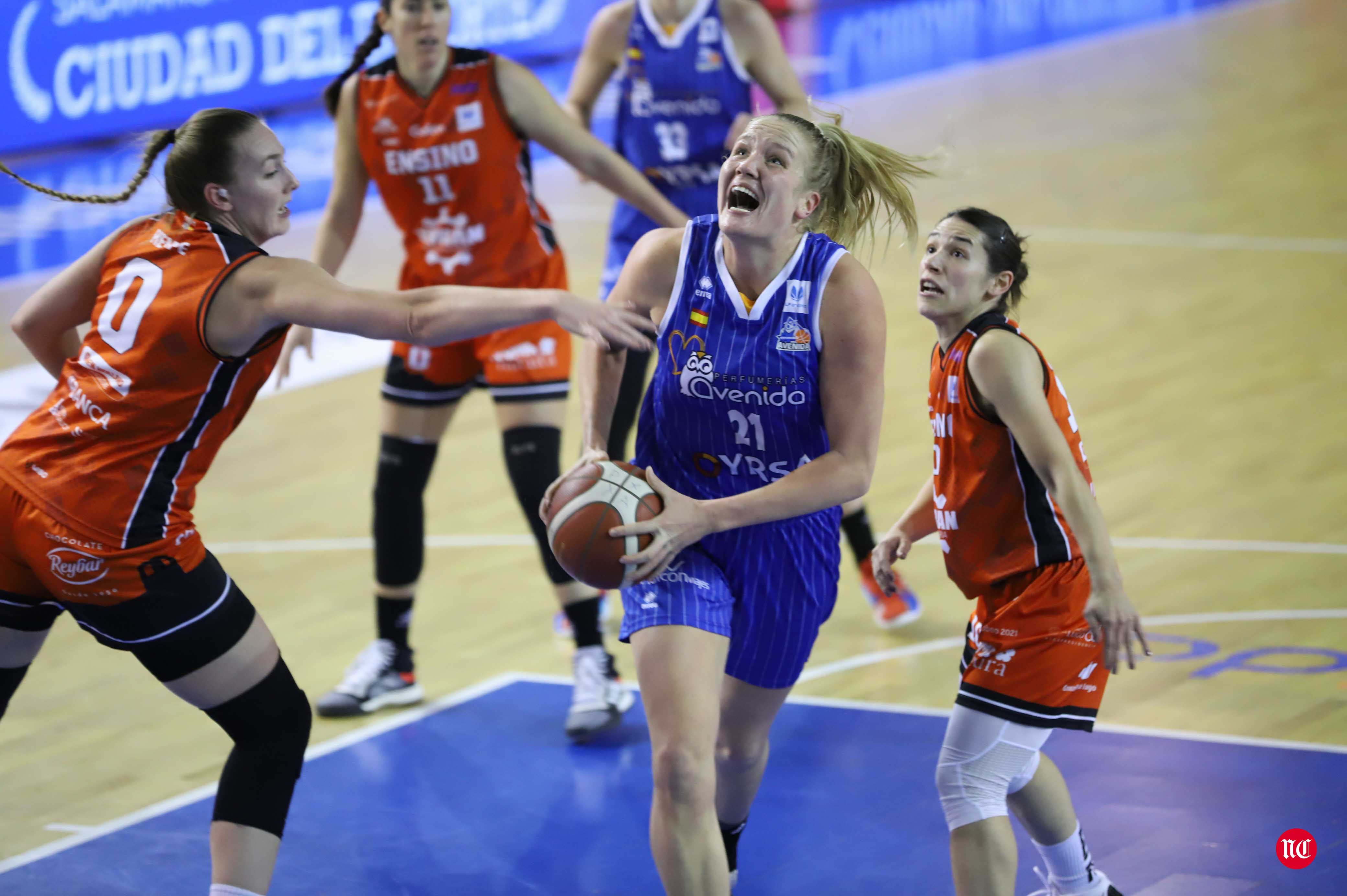 Fotos: Avasallador inicio de la segunda vuelta para el CB Avenida (80-45)