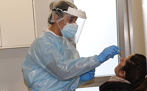 La bajada de contagios se ralentiza y la pandemia se dispara en Palencia