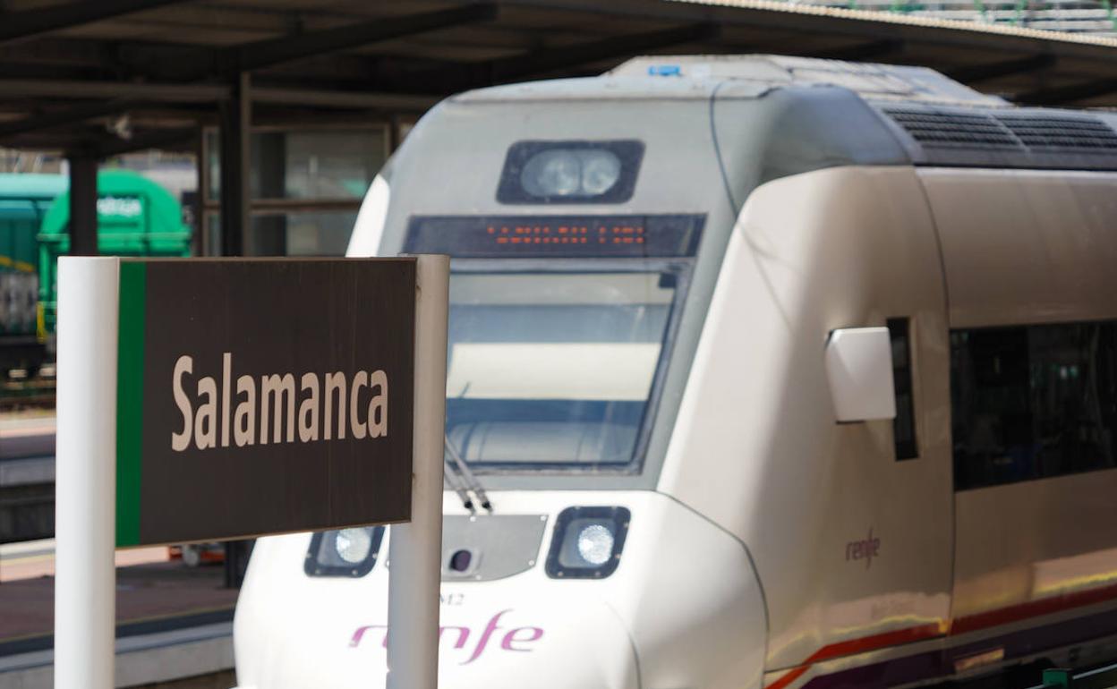 Tren en la estación de Salamanca.