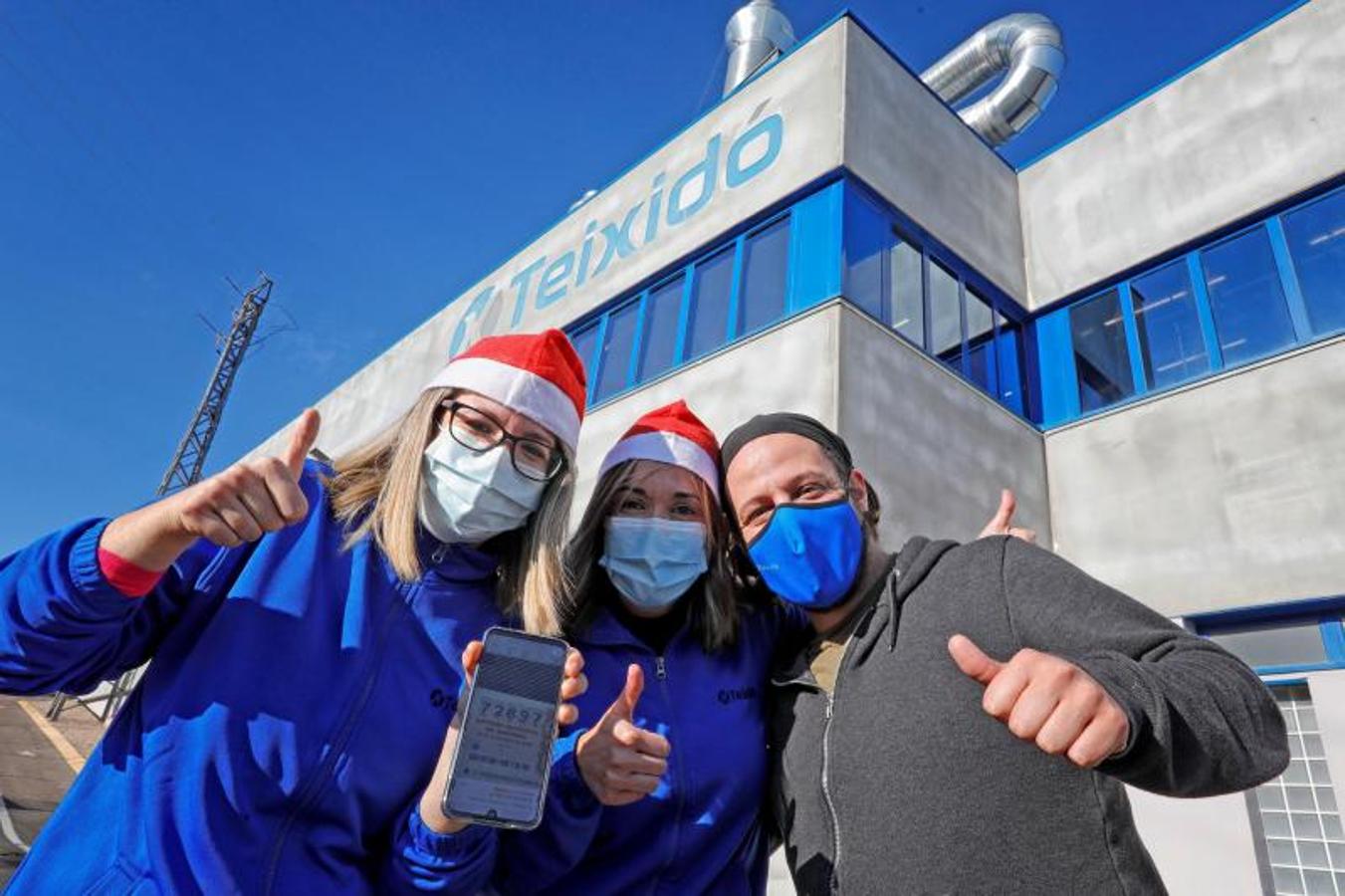 Los trabajadores de la industria de automoción Teixidó, con sede social en Reus pero con fábrica en Riudecols (Tarragona), han repartido unas 50 series del 72.897