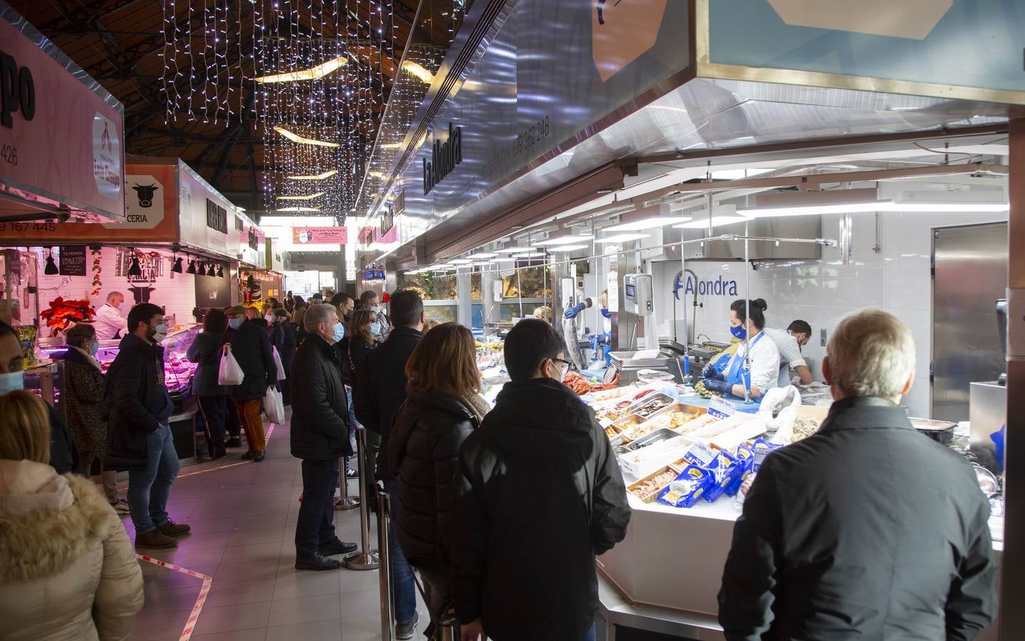 Fotos: Los vallisoletanos apuran las últimas horas para las compras de Nochebuena