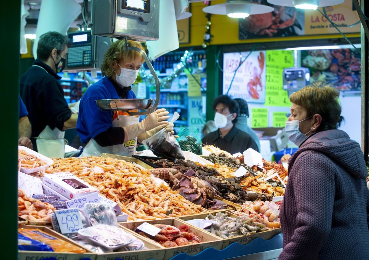 Fotos: Los vallisoletanos apuran las últimas horas para las compras de Nochebuena