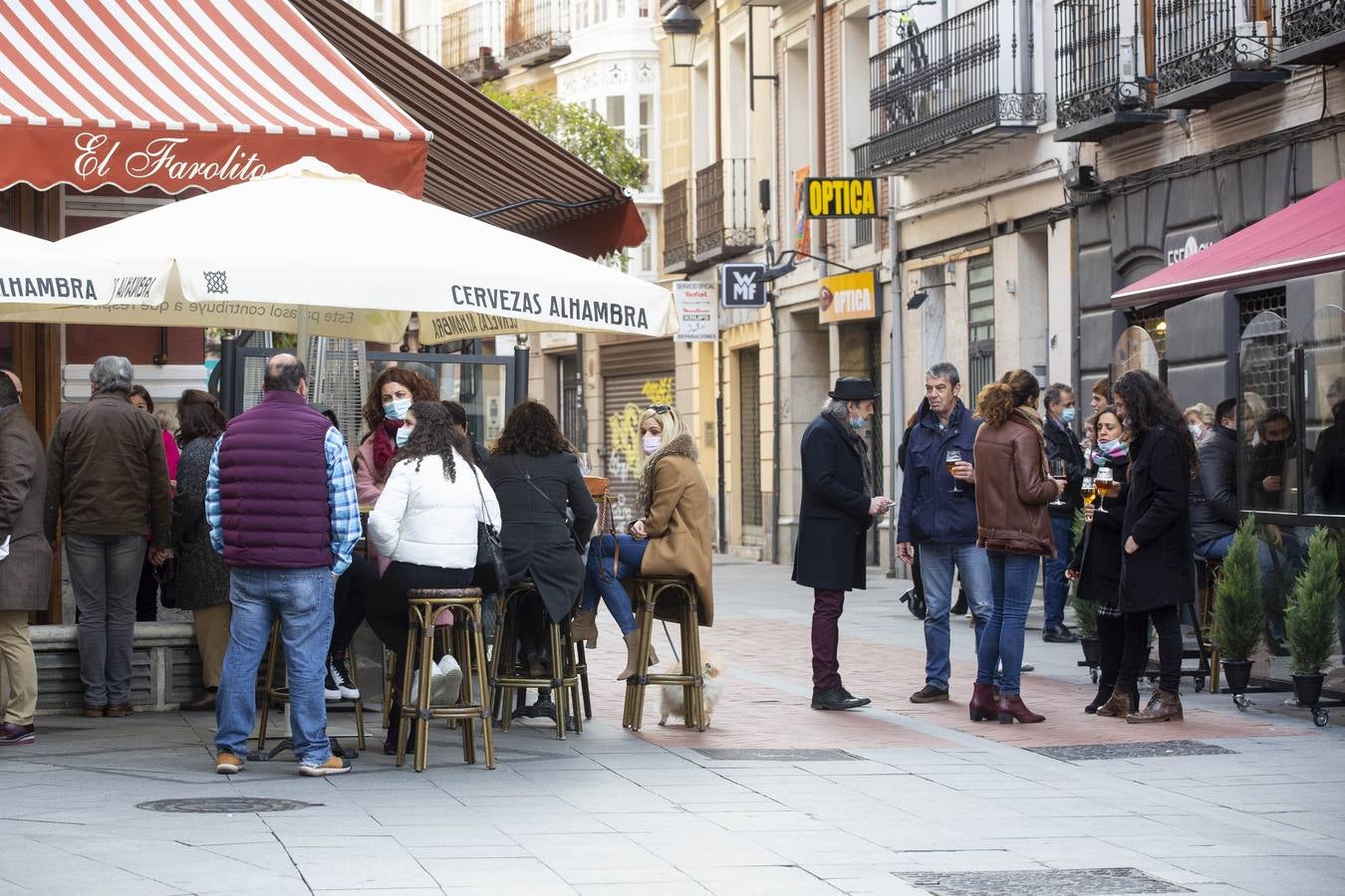 Fotos: Los vallisoletanos no renuncian al vermut de Nochebuena