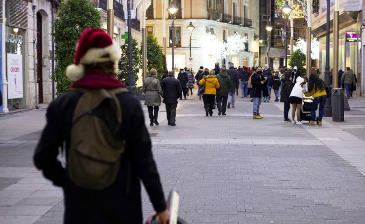 Así ha sido tarde de Navidad en Valladolid: poco ambiente y mucho paseo
