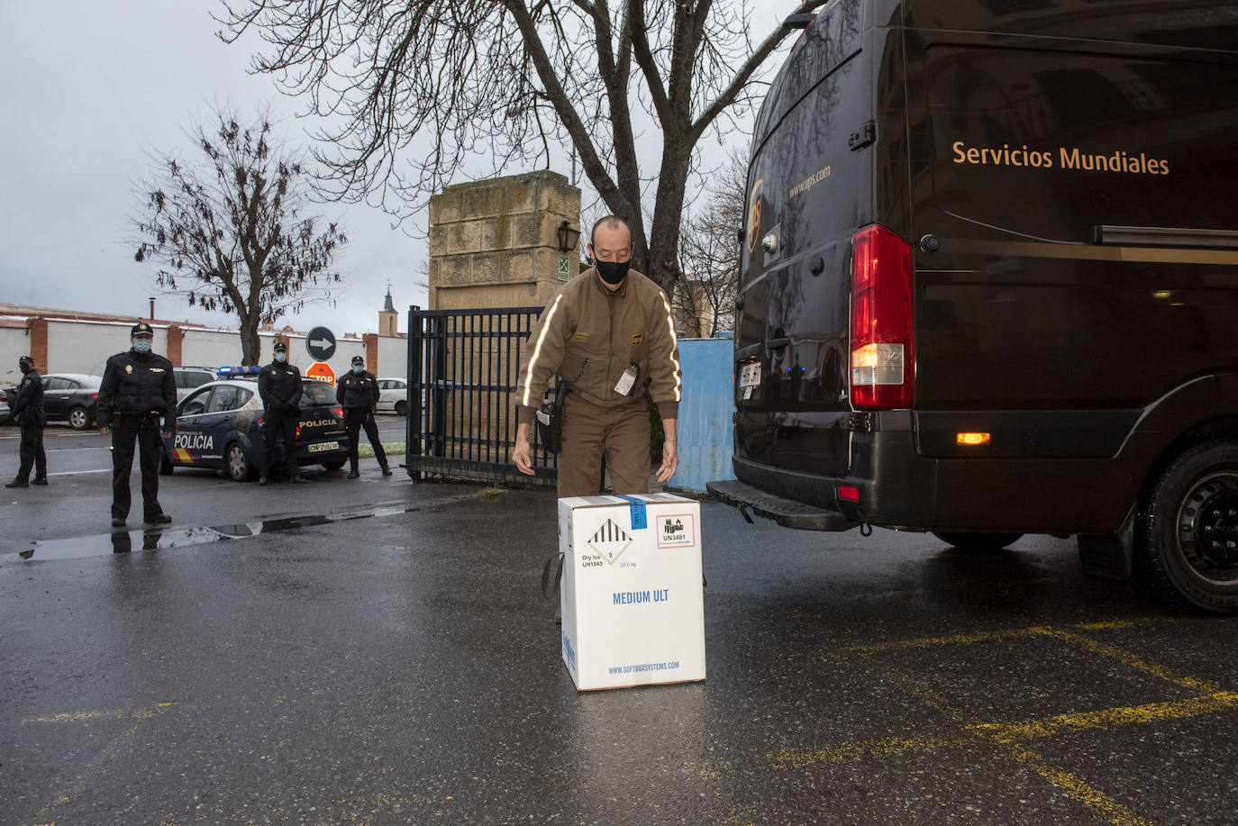 Llegada de las primeras dosis al Servicio Territorial de Sanidad.