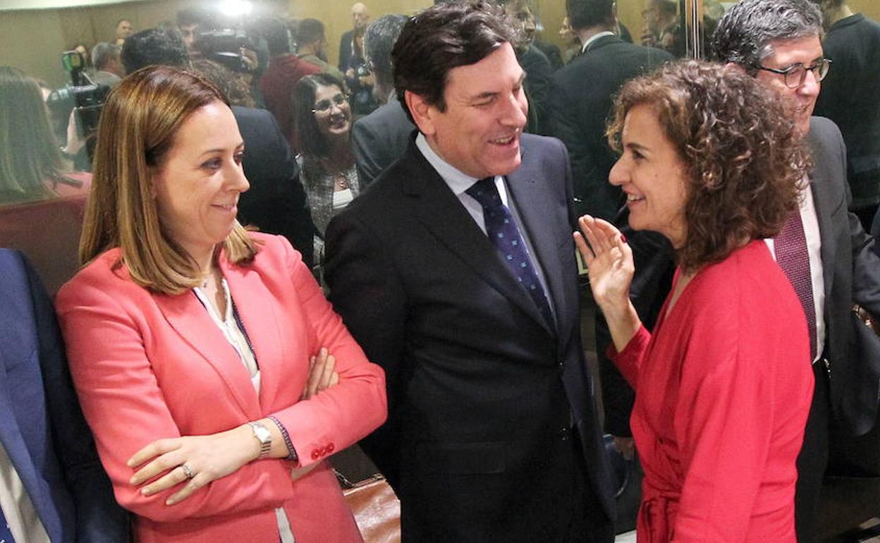 Fernández Carriedo, con la ministra María Jesús Montero. 