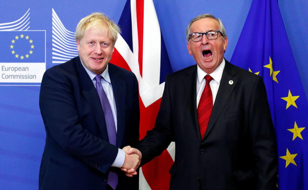 Boris Johnson y Jean-Claude Juncker.