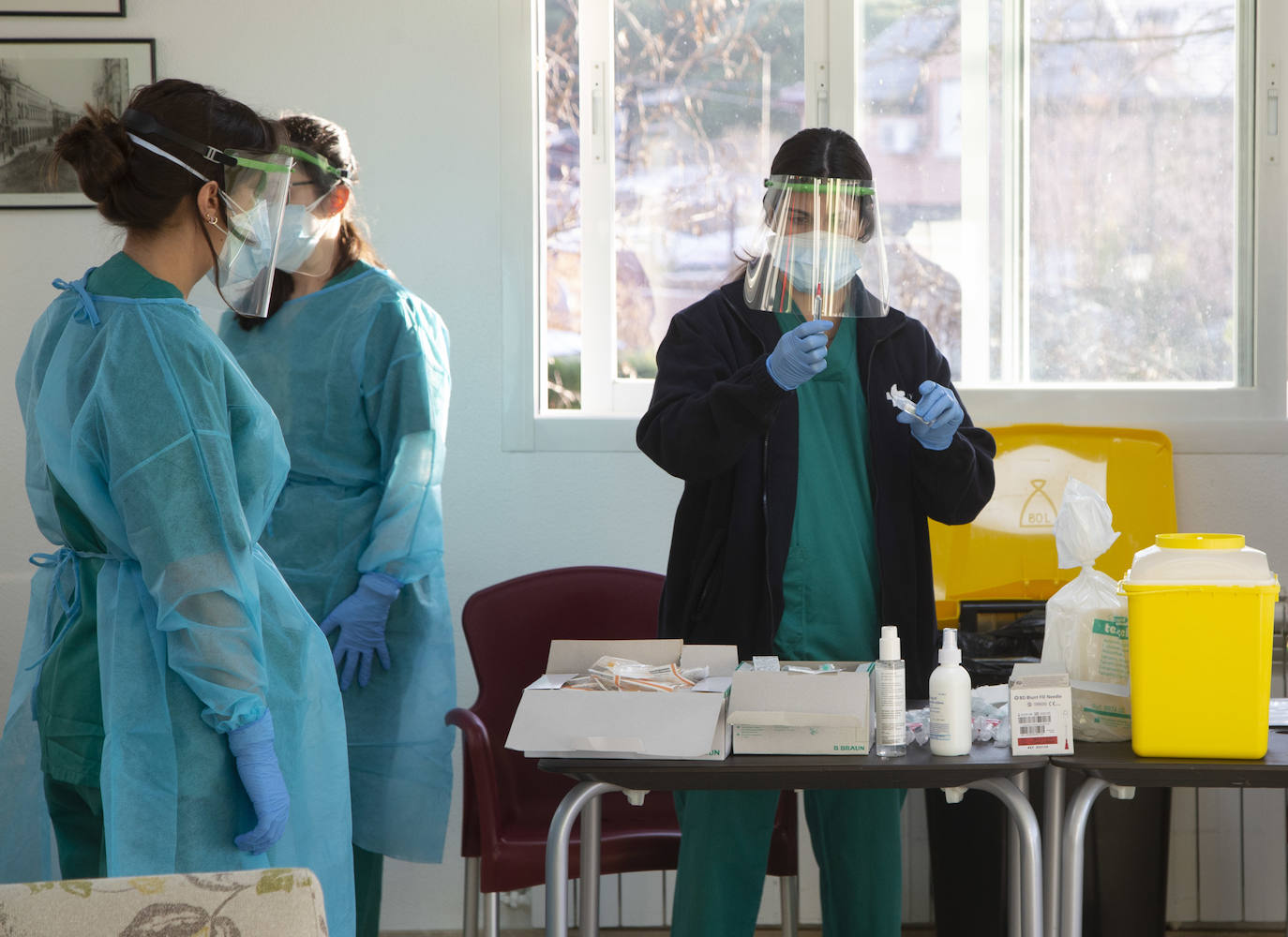 Fotos: Campaña de vacunación en la residencia El Villar de Laguna de Duero, Valladolid