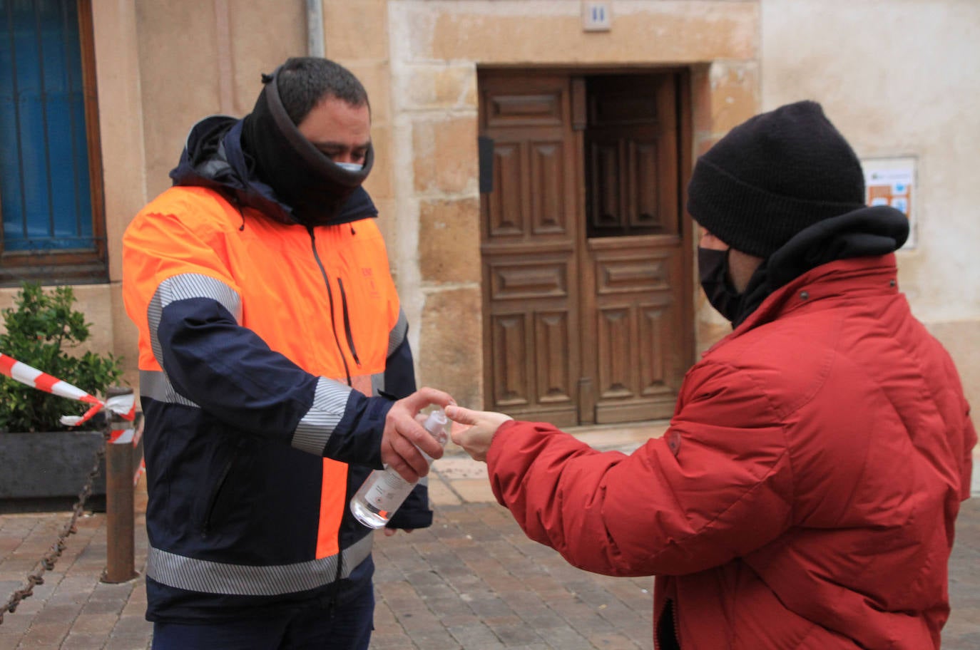 Colas en la plaza de España para realizar los test.