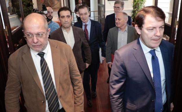 Igea, Andrés, Barrios, Aparicio, Temprano y Fernández Mañueco, tras la reunión de febrero.