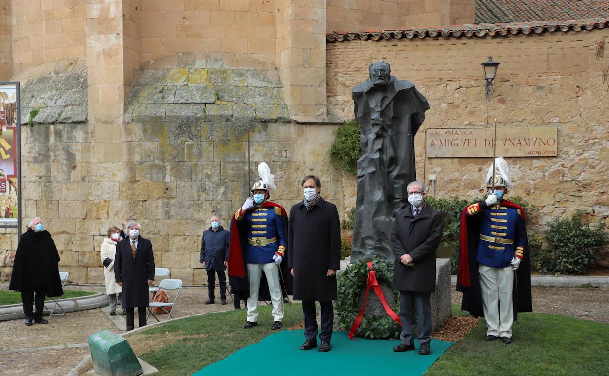 Homenaje de esta mañana a Miguel de Unamuno.