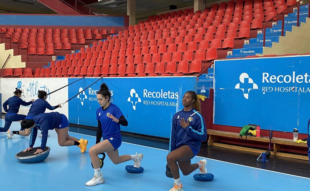 La plantilla del Aula, en pleno entrenamiento. 